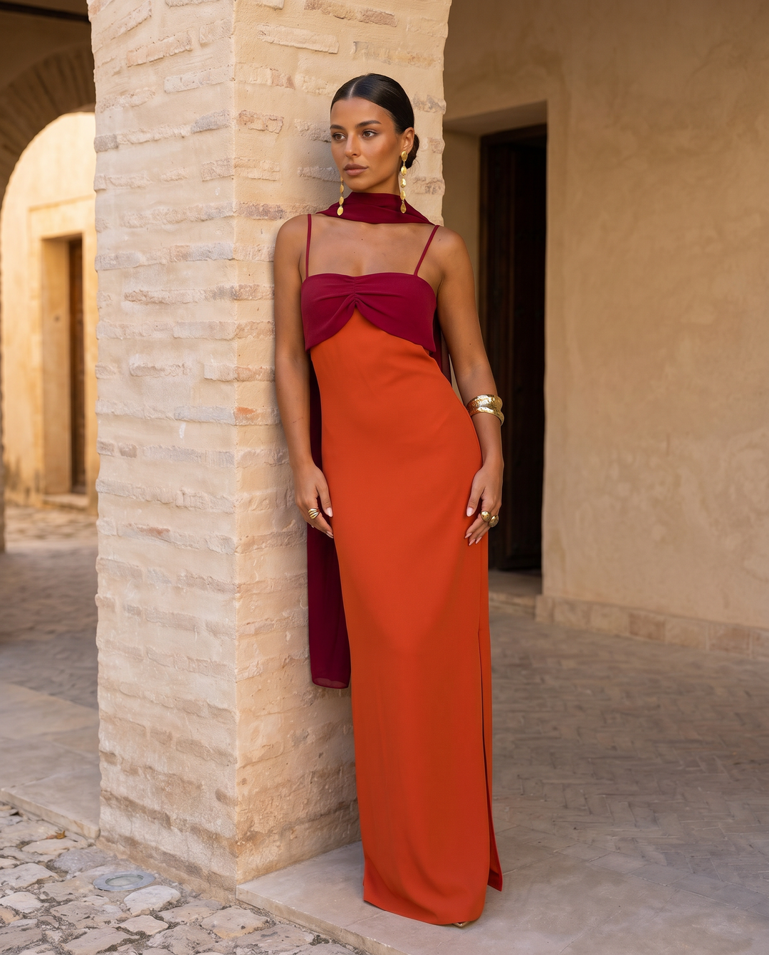 Zahara | Vestido en naranja con escote en rojo ( RESERVA 12-13 JUNIO)