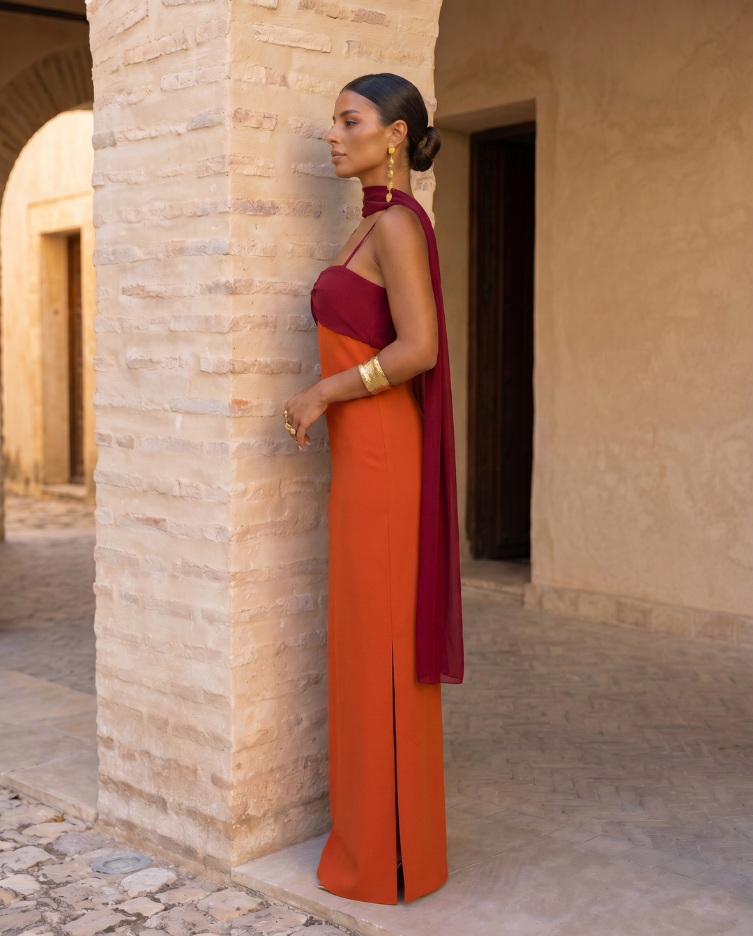 Zahara | Vestido en naranja con escote en rojo ( RESERVA 12-13 JUNIO)