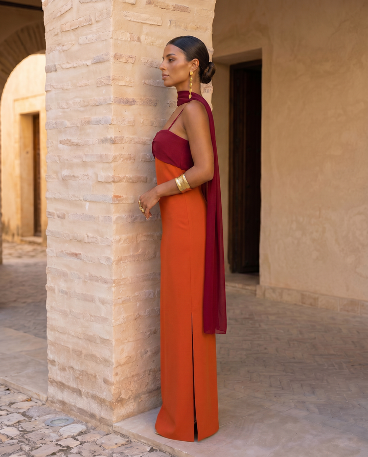 Zahara | Vestido en naranja con escote en rojo ( RESERVA 12-13 JUNIO)